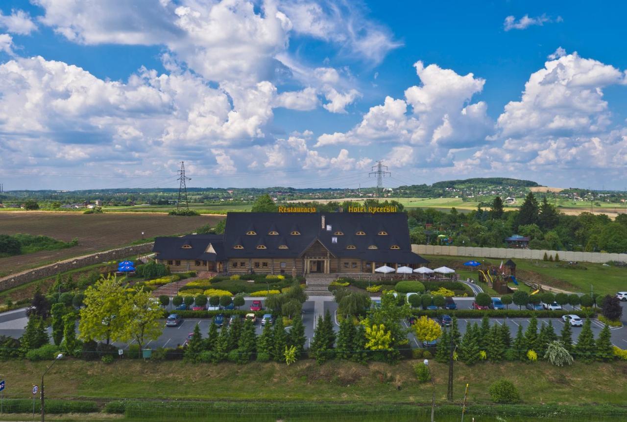 Hotel Rycerski Челядзь Экстерьер фото