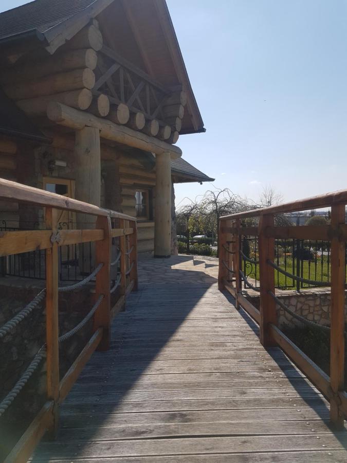 Hotel Rycerski Челядзь Экстерьер фото